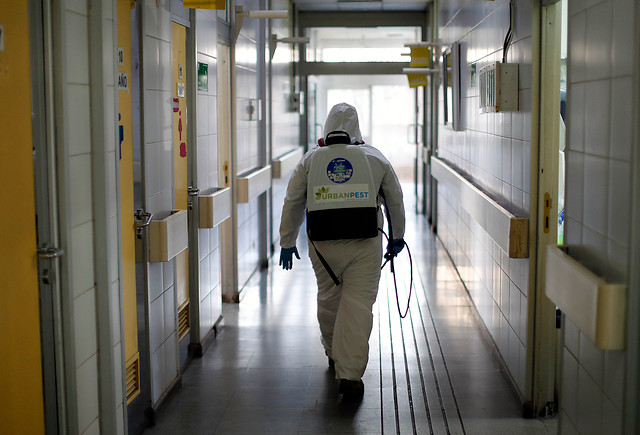 Ingresó por infección urinaria: Denuncian que hombre murió tras contraer COVID-19 en Hospital de Angol