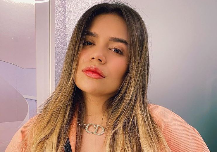 Karol G en cuarentena le canta conmovedora versión de 