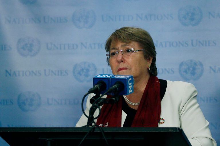 Bachelet condena restricciones a periodistas: 