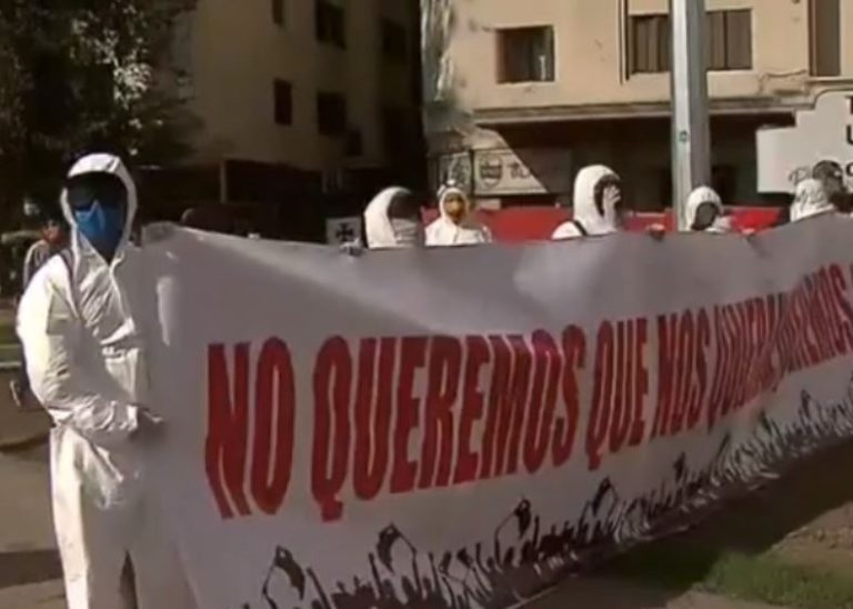 Tres grupos con consignas distintas se manifestaron en Plaza Italia: Hubo detenidos