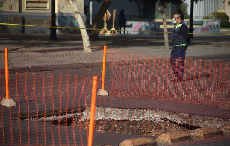 Tras dos semanas: Reabren tramo de la Alameda afectado por socavón