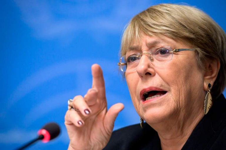 Bachelet: La lucha contra la COVID-19 no debe usarse para aplastar a la población