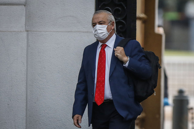 Ministro Mañalich cierra su cuenta de Twitter: Usuario difundió datos personales