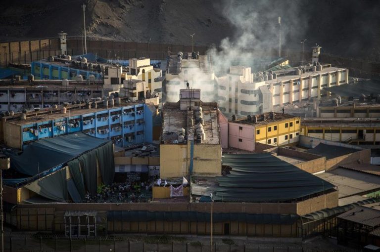 Nueve muertos y dos heridos deja motín tras alerta por contagios por COVID-19 al interior de penal