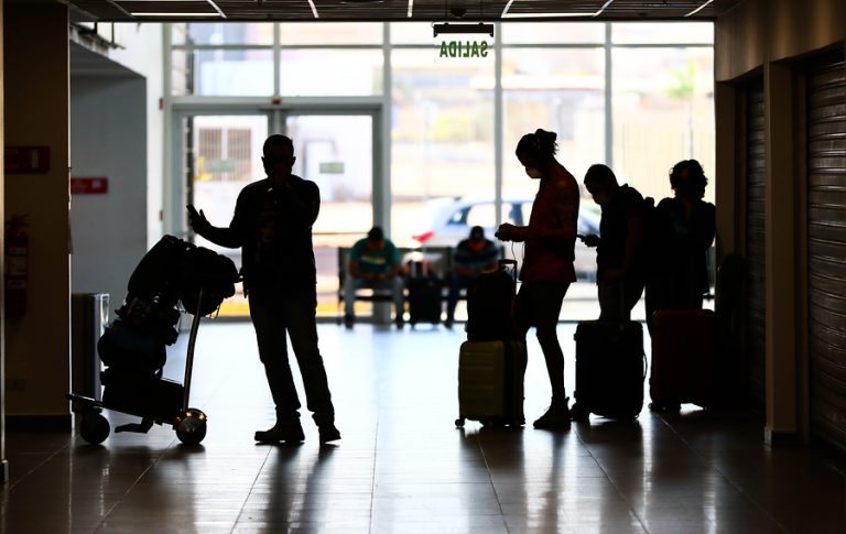 Sernac: Transporte aéreo y educación son los rubros con más reclamos desde la llegada del COVID-19