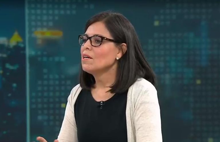 Dra. Saavedra dice que “no podemos relajarnos”: Contagios se están moviendo hacia zona poniente de Santiago