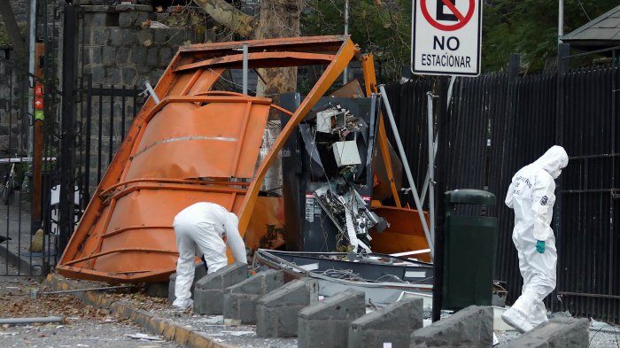 Explosión en cerro San Cristóbal: Detonan cajero automático en Providencia
