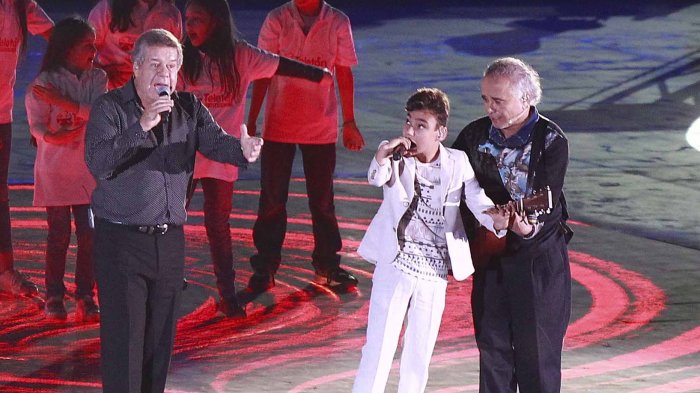 Adrián Martín volvió a emocionar con su presentación del Estadio Nacional en Teletón 2017