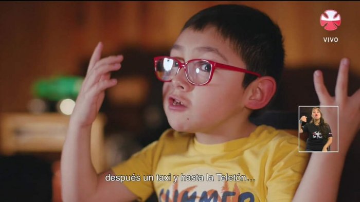 Su madre lo carga todos los días al colegio: Axel no aguantó las lágrimas al revivir su historia