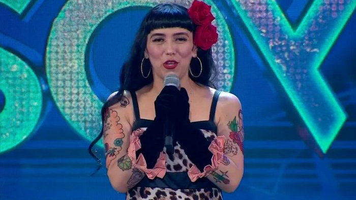 Mon Laferte impactó con potente interpretación de 