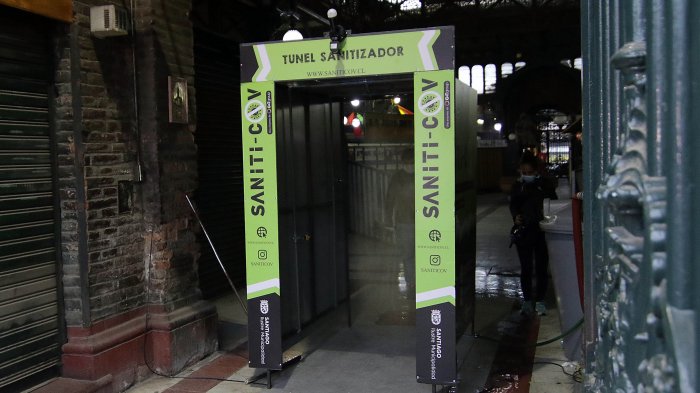 Felipe Guevara presentó túnel sanitizador ubicado en Mercado Central previo a semana santa