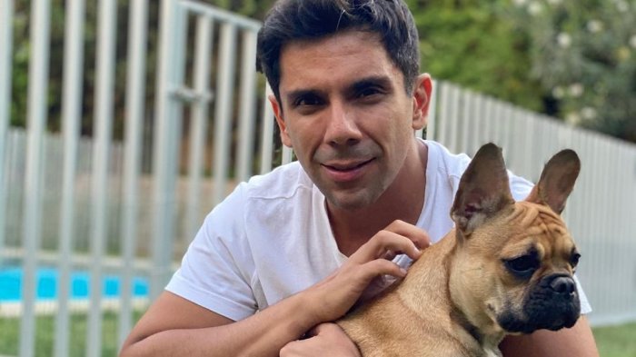 Perro de Juan Pablo Queraltó protagonizó alocado chascarro en vivo desde su casa