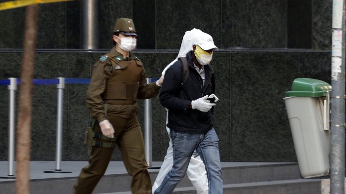 Intenso operativo en centro de Santiago por presencia de hombre con COVID-19 en las afueras de AFC