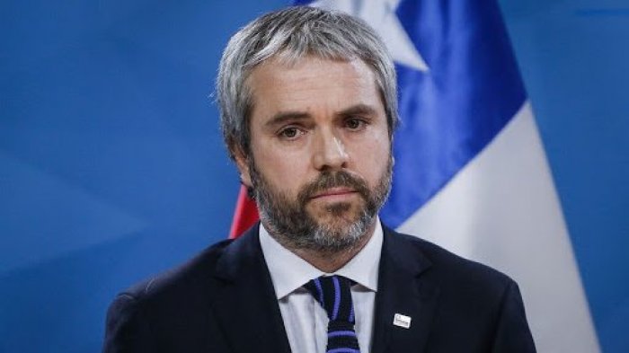 La Moneda defendió cierre de colegios ante postura de ministro Jaime Mañalich