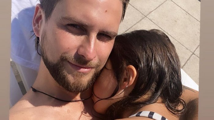 Jean Philippe Cretton enterneció Casa Estudio con un especial y creativo regalo de su hija