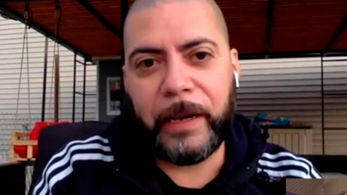 ¡Leyendo la Constitución! Así se está preparando Alejandro Arriagada para el próximo proceso constituyente