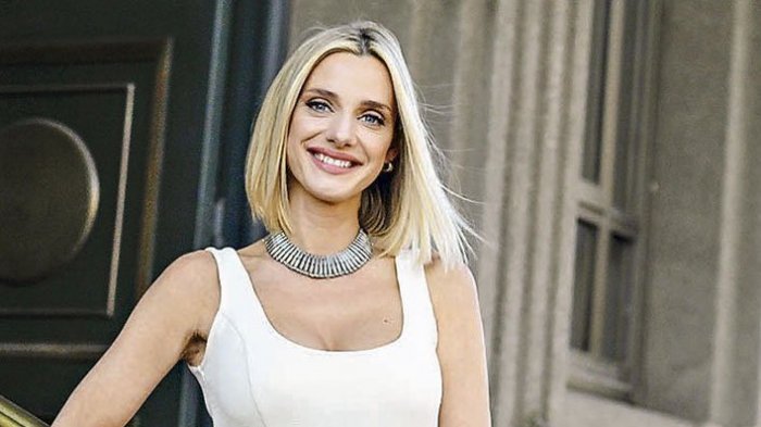 ¡Igual a Britney Spears! Emilia Daiber sorprendió con fotografía de su época escolar