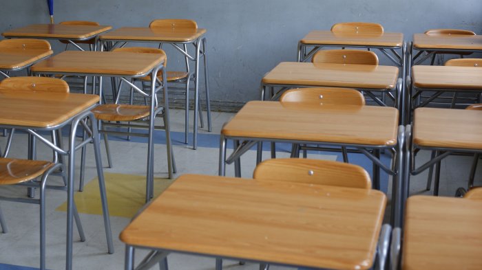 ¿Colegios deben cobrar la mensualidad completa? Apoderados de establecimiento de Maipú en DICOM por no pago de colegiatura