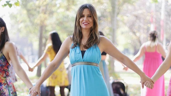 Así fue el parto místico de Savka Pollak: Fotografió su tapón mucoso