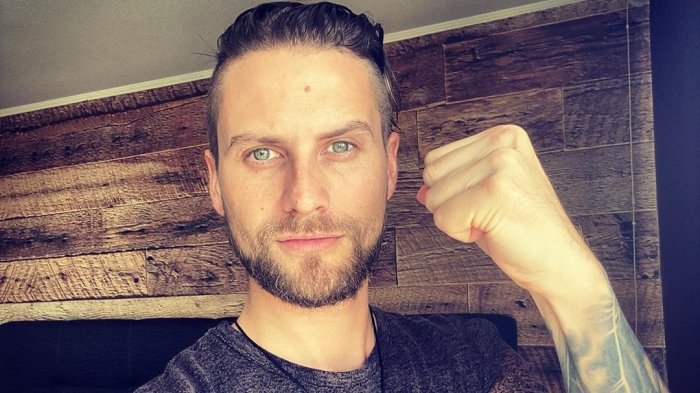 ¡Videojuego musical! Jean Philippe Cretton sorprendió con novedoso videoclip para su nuevo single