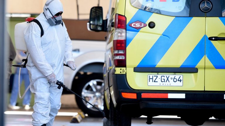 4.471 casos y 34 fallecidos por COVID-19 en Chile: El 45% de los pacientes hospitalizado son mayores 60 años