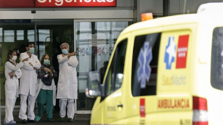 España reporta importante desaceleración de muertes con el menor número de nuevos contagios desde marzo