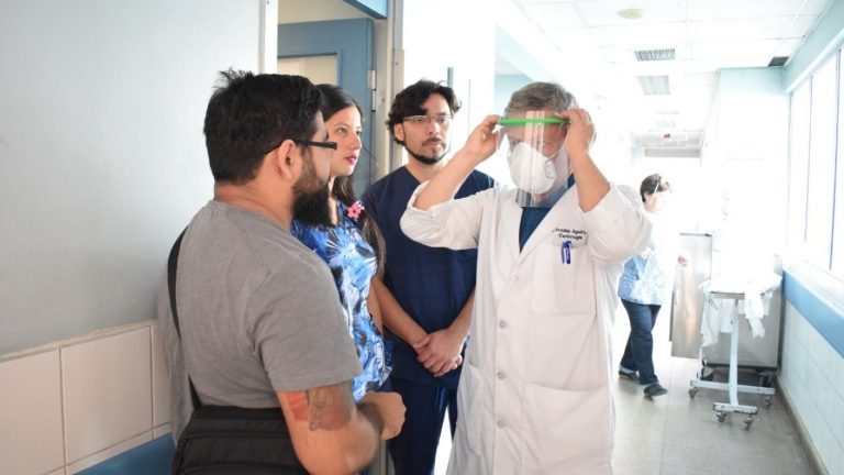 Emprendimiento chileno ha fabricado y donado más de 1.500 escudos faciales a hospitales en Santiago