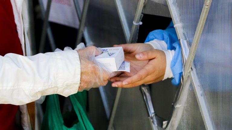 Hidroxicloroquina: Medicamento para el lupus escasea en Chile y el mundo al ser posible solución al COVID-19