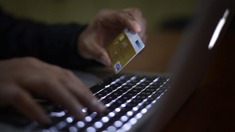 Electrodomésticos y artículos deportivos: Los productos que más están comprando los chilenos en medio de la crisis