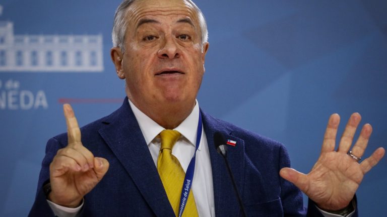 Ministro Mañalich descarta haber tenido 