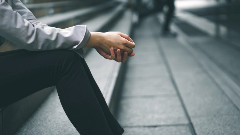 Crisis de salud mental en Chile: Aumenta en 471% la demanda por antidepresivos