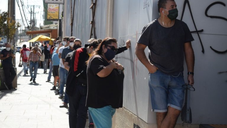 Empresas y locales de Quillota serán responsables de ordenar sus filas de clientes para evitar contagios