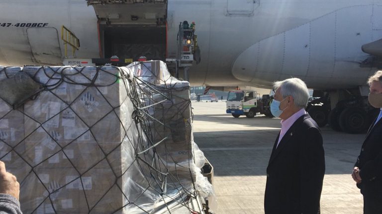 Piñera recibe importación de 72 nuevos ventiladores: 