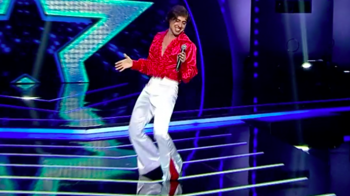 Mucho movimiento y poca voz: Imitador de Sandro fue criticado por el jurado