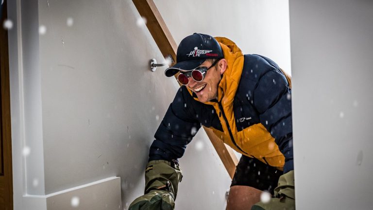 La curiosa hazaña de atleta cuadripléjico: Conquistó el equivalente al monte Everest desde su casa