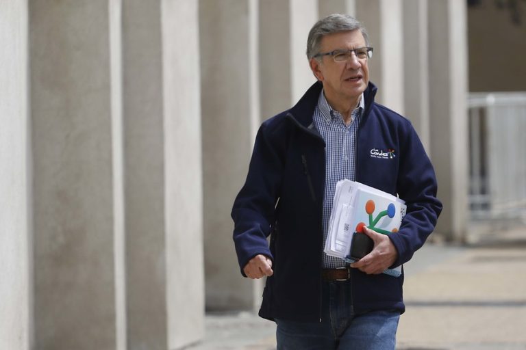 Alcalde Joaquín Lavín pedirá que los mall de Las Condes no abran hasta que número de contagios se estabilice