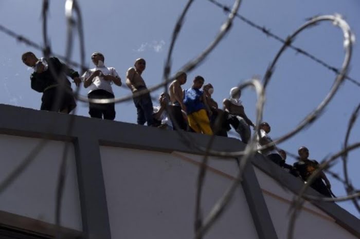 Al menos 46 fallecidos en motín en cárcel de Venezuela: Maduro acusa intento de fuga