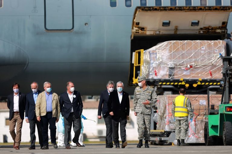 Salió de Chile justificando un ejercicio militar: Así fue la misión que trajo los 117 ventiladores donados por la CPC