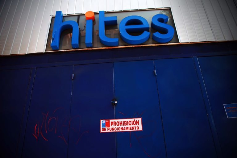 Seremi de Salud clausura e instruye sumario a multitienda que permanecía abierta pese a cuarentena en Santiago