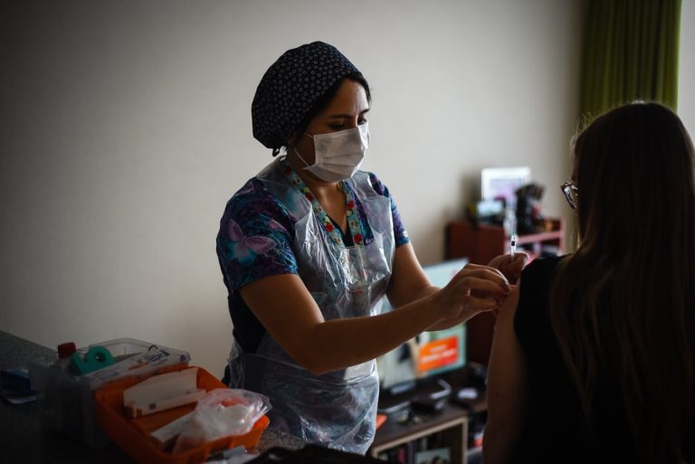 Chile es el país más ansioso frente a ausencia de una vacuna para el COVID-19, según estudio