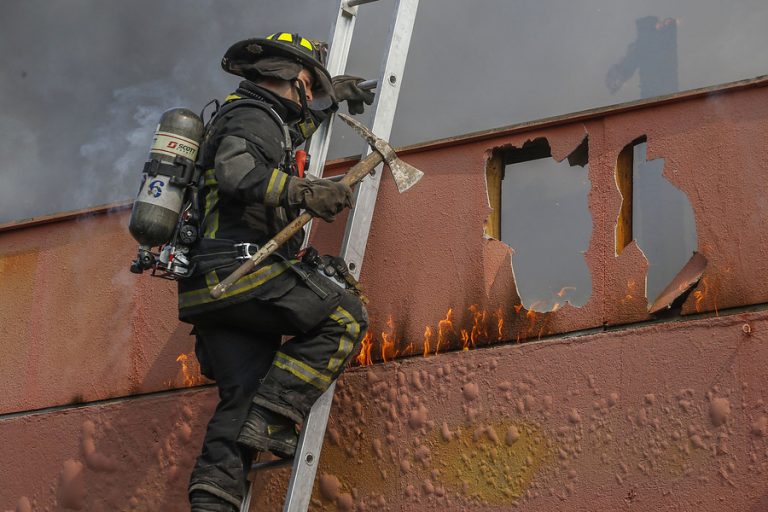 No regresan a casa por 7 días: Así continúa respondiendo Bomberos en plena pandemia de COVID-19