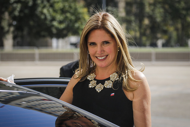 Carrera en TV, gestión en Olmué y críticas feministas: Todo lo que debes saber sobre Macarena Santelices