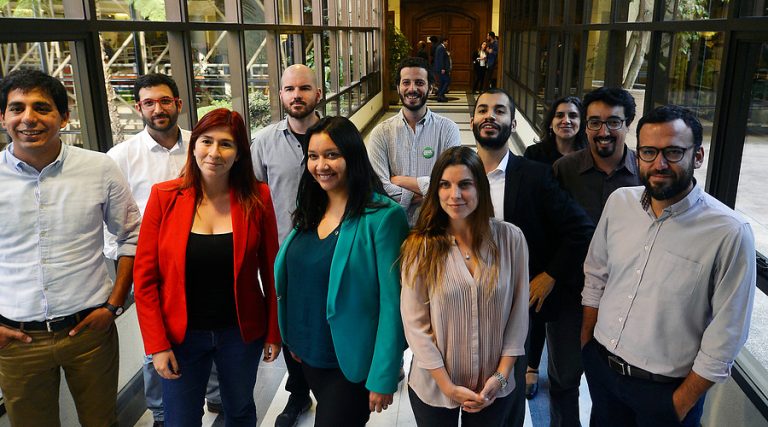 Guerra de tweets tras denuncia de Renato Garín: Desmintió que algunos donen realmente la mitad de su sueldo