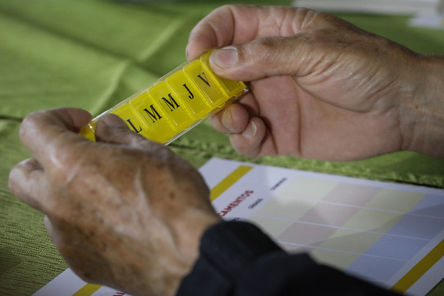 Nueva regulación anunciada por Mañalich permitirá la compra electrónica de medicamentos