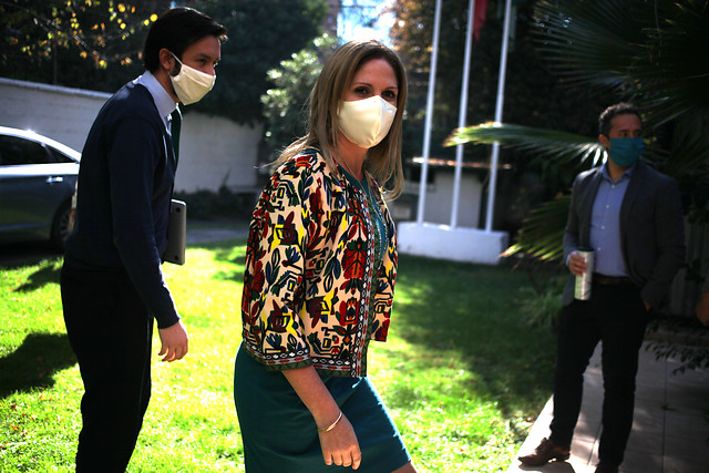 Ministra Santelices acusa que el 17% de los llamados a la línea para denunciar violencia intrafamiliar son pitanzas