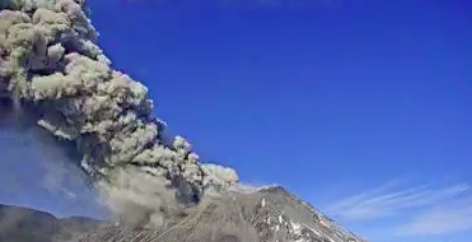Fuertes explosiones se registran en el volcán Nevados de Chillán