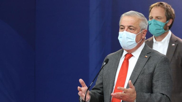 Mañalich respondió a 4 