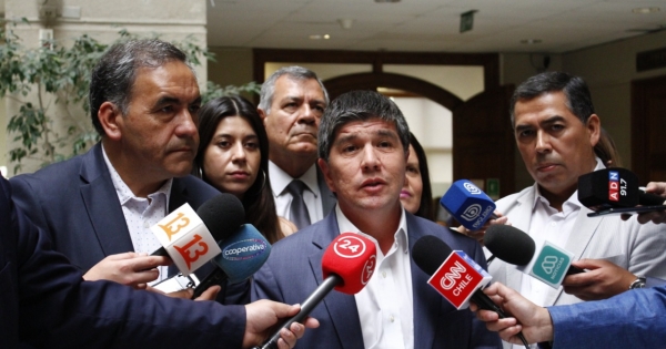 Diputados socialistas iniciarán cuarentena voluntaria tras confirmación de primeros casos de COVID-19 en el Congreso