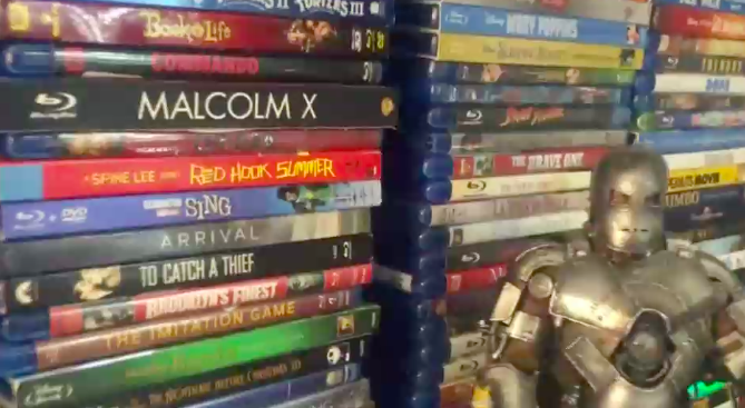 La entretención clásica se reinventa en tiempos de pandemia: Tiendas de cine y disquerías llegan a la puerta de la casa