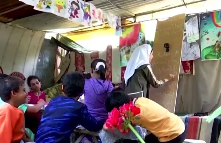 Niña de 13 años se convierte en profesora ante falta de clases presenciales en medio de la pandemia